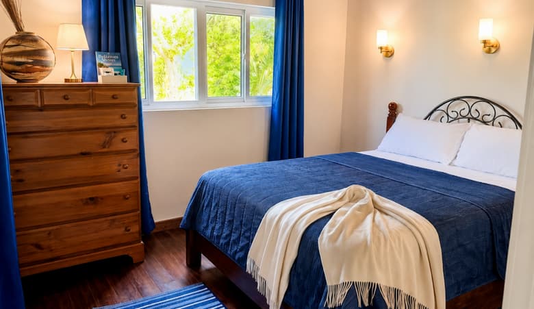 Curly's Beach Resort | myoutislands.com